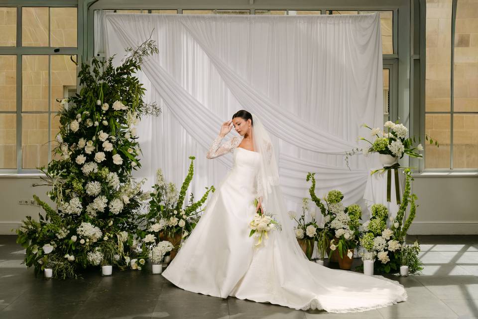 Backdrop drape/ floral collum