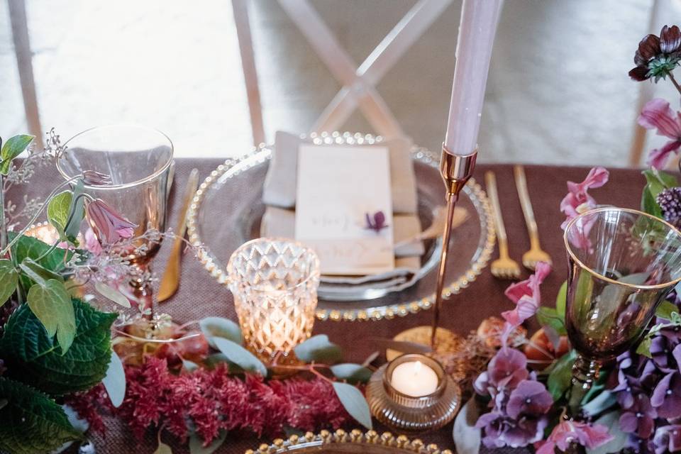 Gold Beaded chargers and menus