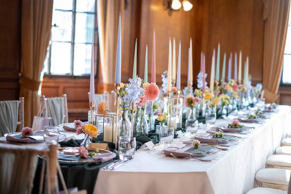 Bud vases, candles & linen