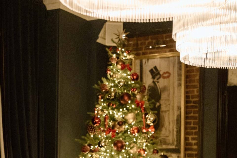 Intimate Christmas tablescape