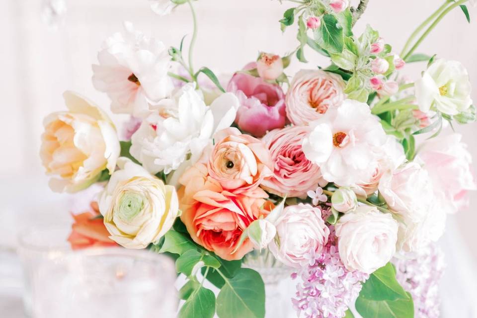 Spring table flowers