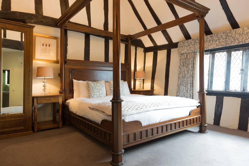 Four poster room