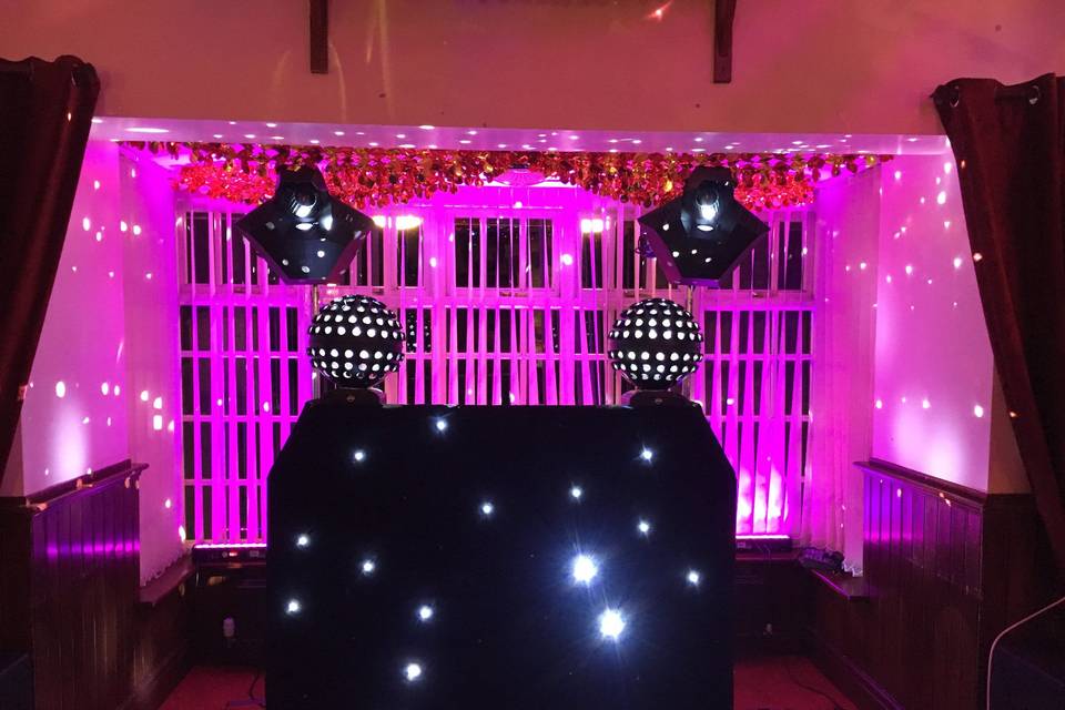 Gloucestershire Wedding DJ
