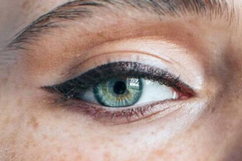 Sleek eyeliner