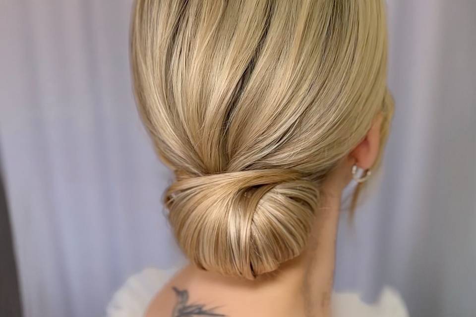 Elegant low textured bun