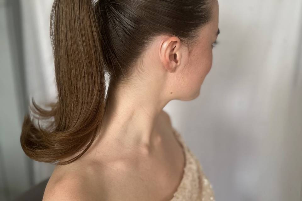 Modern ponytail