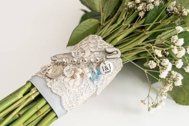 Bouquet Charm Pin