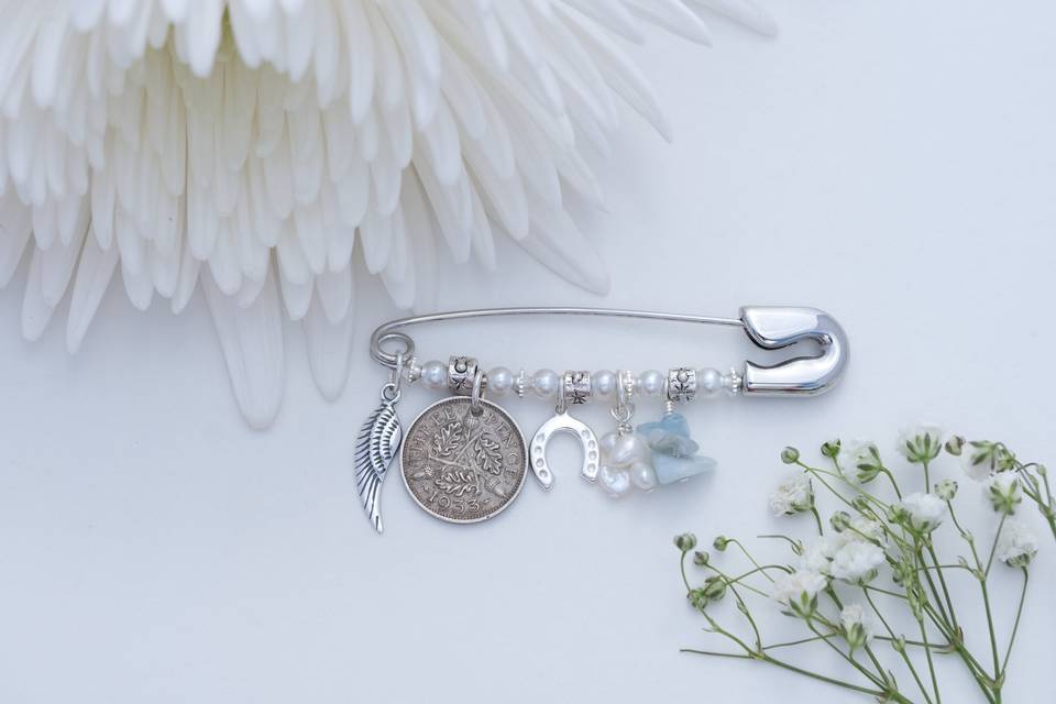 Antique horseshoe pin charm