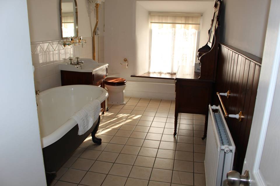 Bridal Suite Bathroom