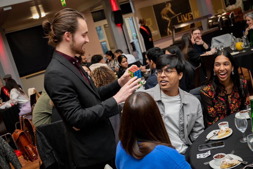 Amazed by a Rubik's cube trick