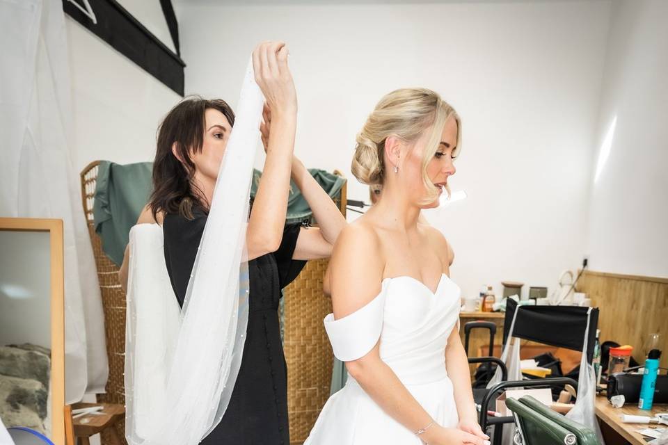 Attaching the veil