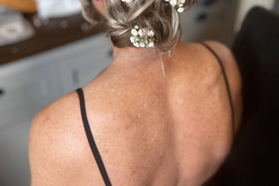 Simple wedding hair