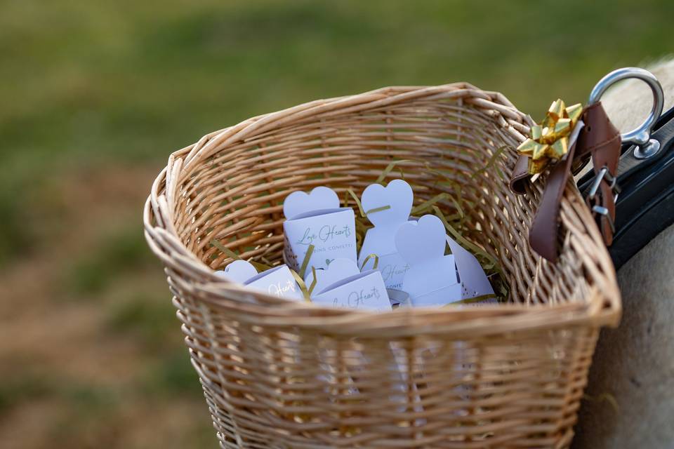 Confetti basket