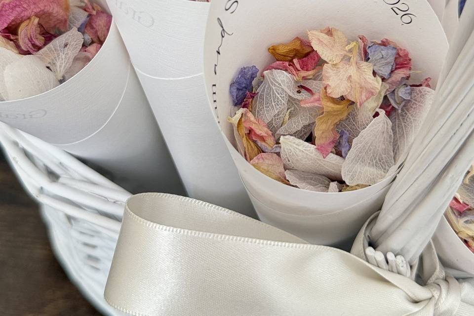 Personalised petal confetti