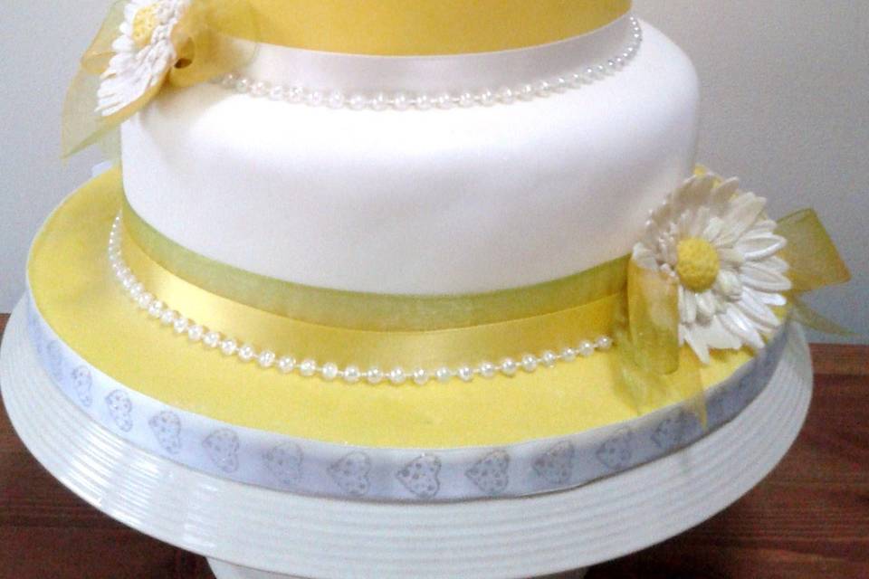 Curved heart wedding cake