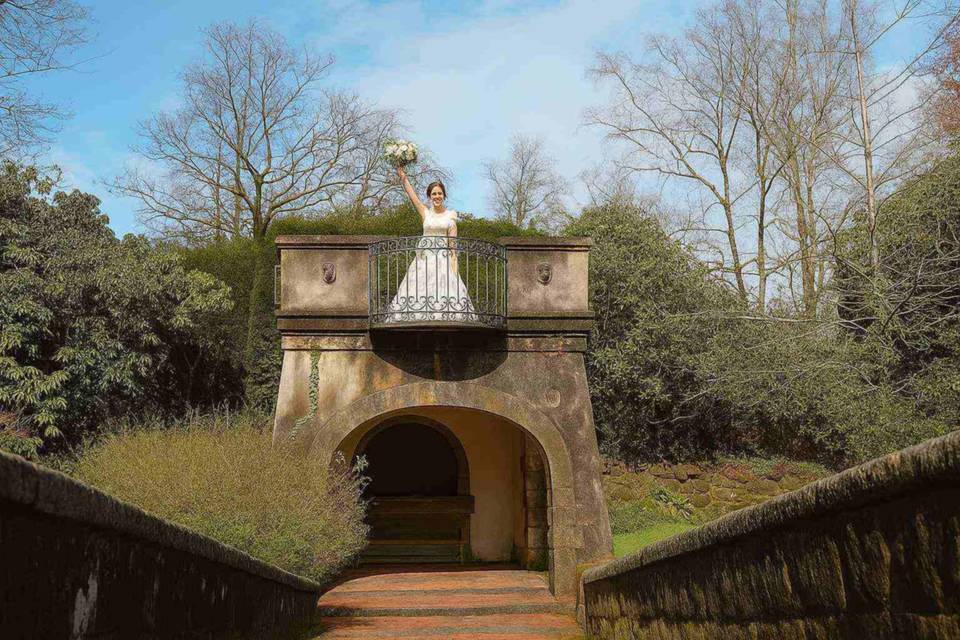 Bridal portrait on the bridge