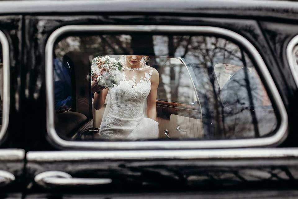 Bridal reflection in the car