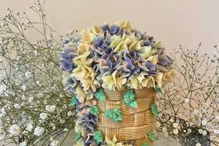 Hydrangea basket cake