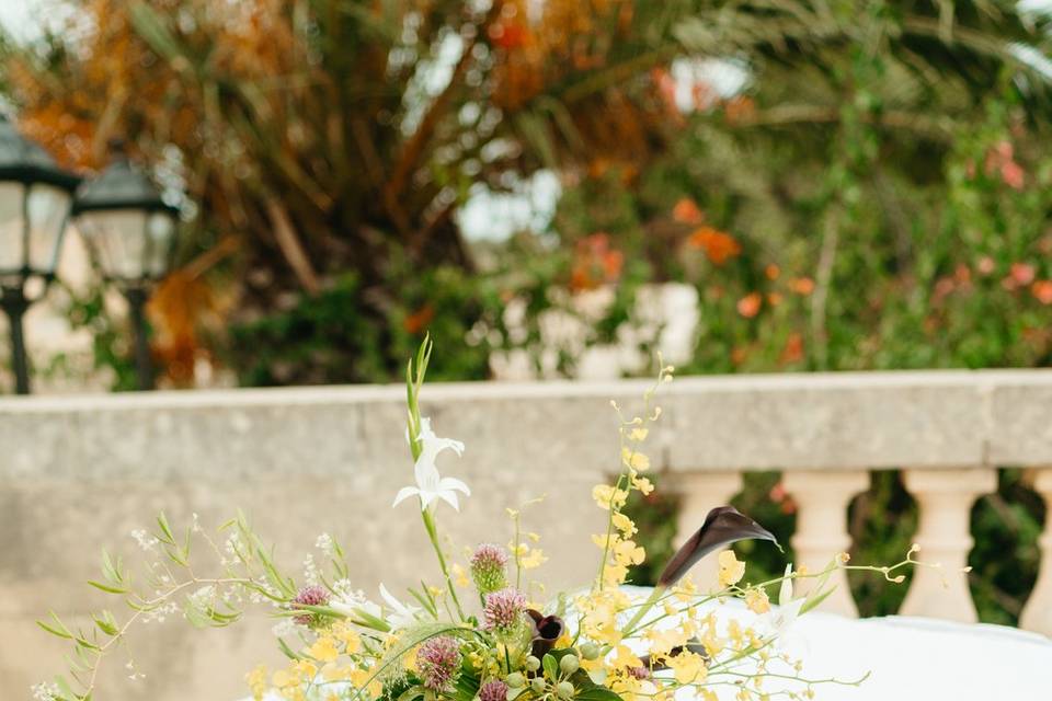 Modern ceremony flowers