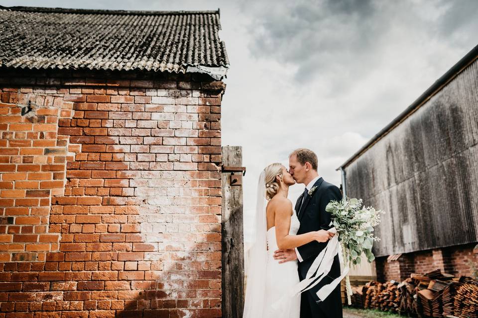 YorkshireFarmyard wedding kiss
