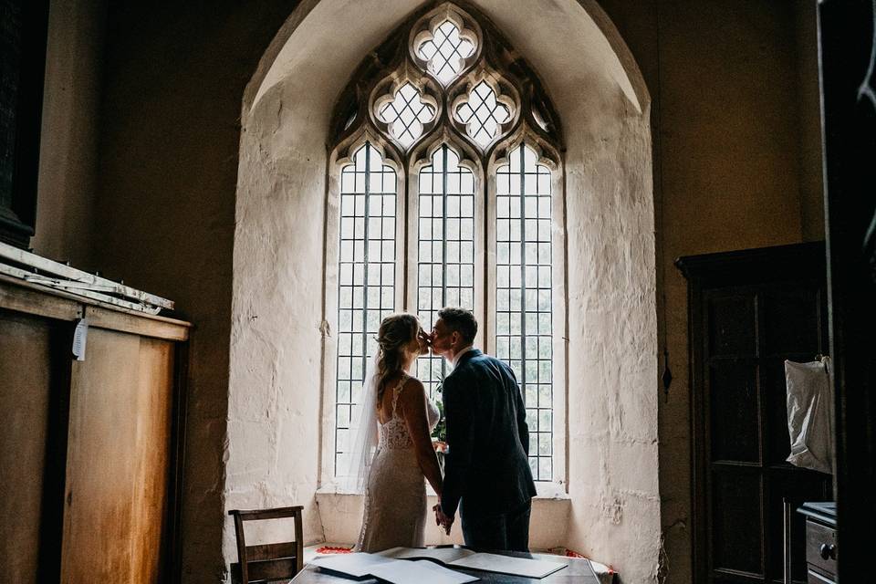 Cheltenham church kiss