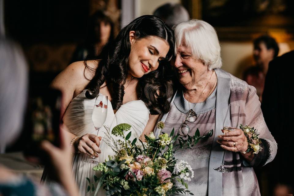 YorkshireFarmyard wedding kiss