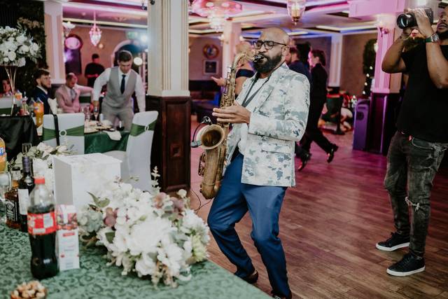 Setting the Mood – Live Music