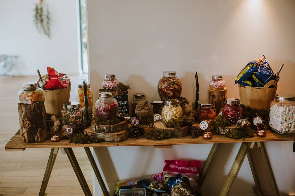 Rustic sweet table