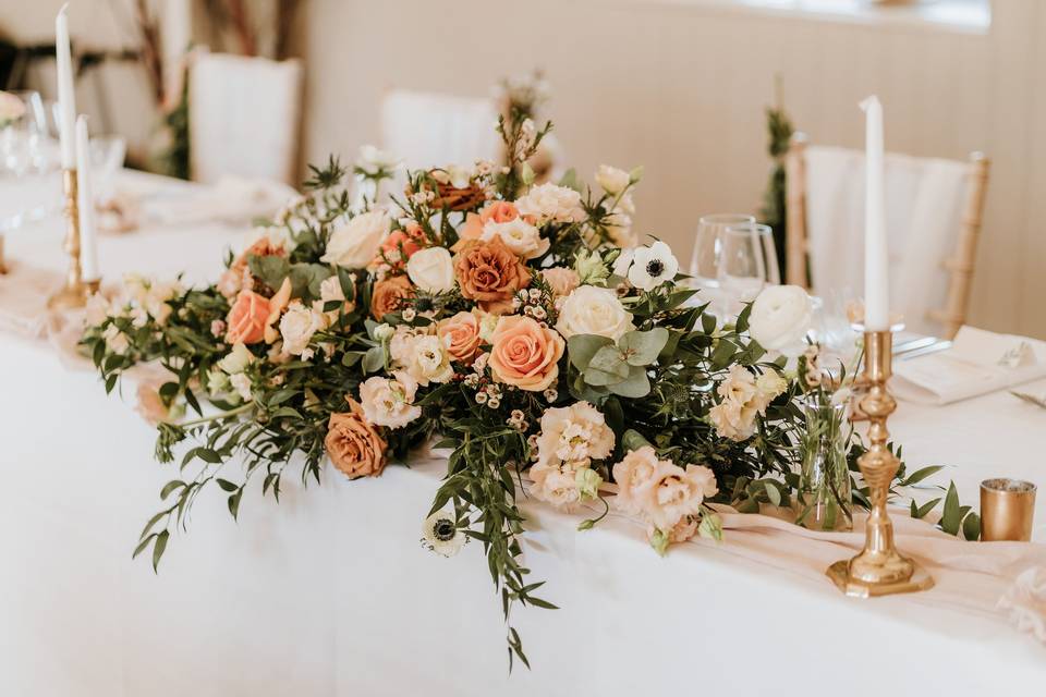 Peach/Toffee table arrangement