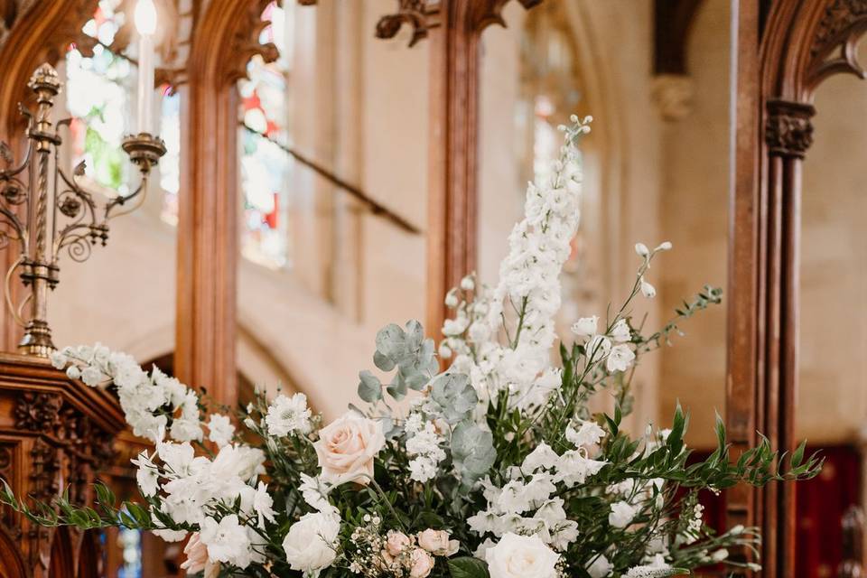 White & cream urn display