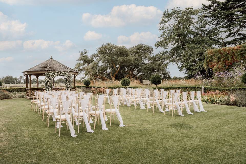 Sunken lawn outdoor ceremony