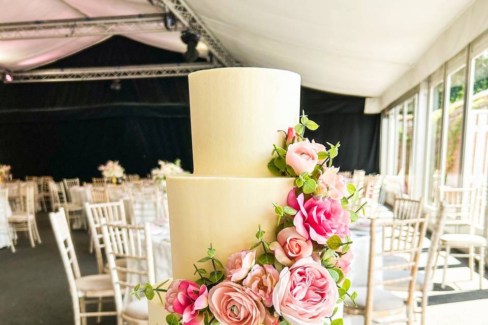 Romantic flower cascade on cake