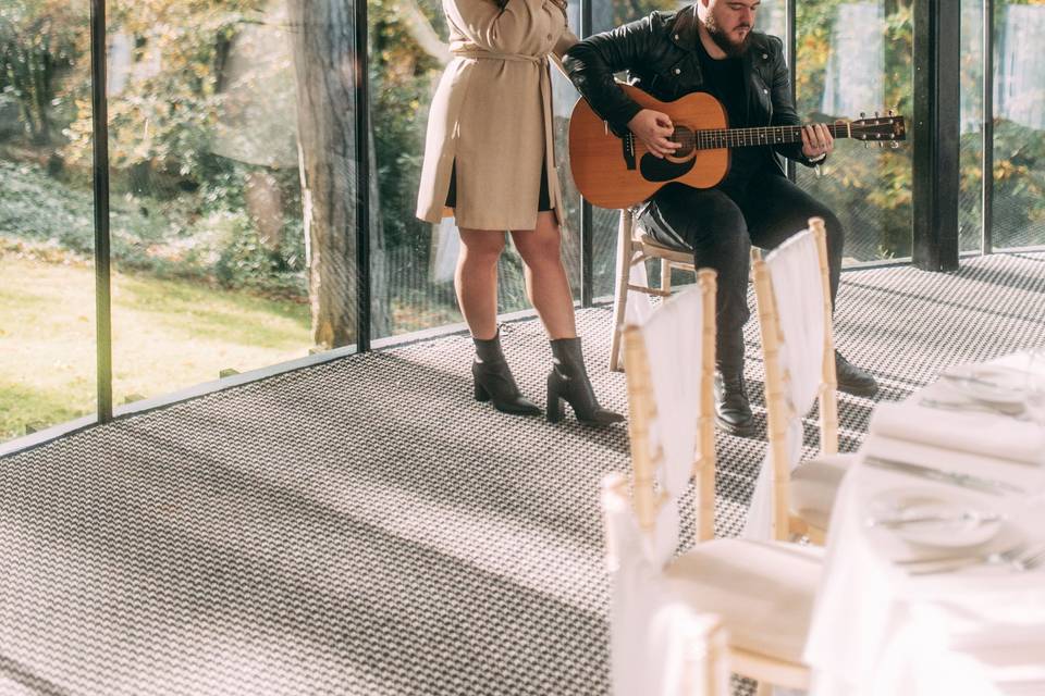 Acoustic duo at Fairyhill