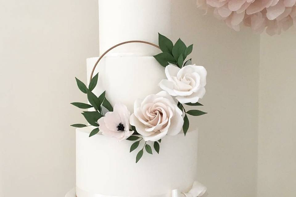 Sugar floral hoop wedding cake