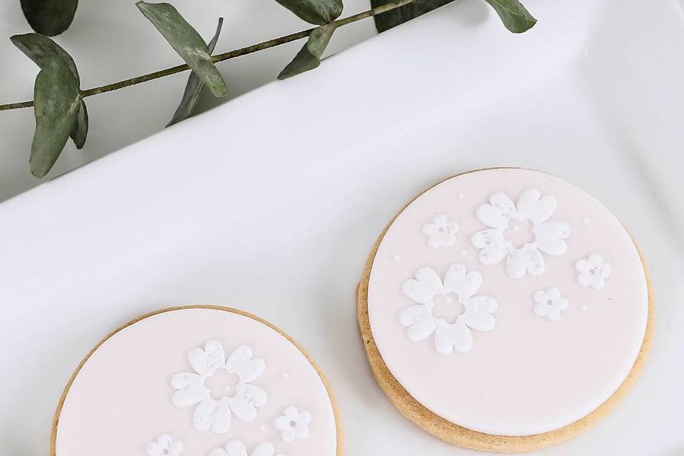 Blush sugar lace cookies