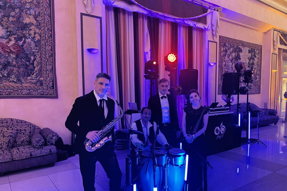 Deejay, sax, violin