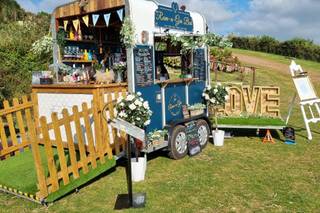 Rum-n-Gin Bar