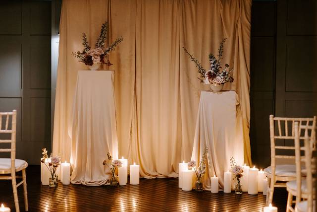 Floral Plinth - Ceremony