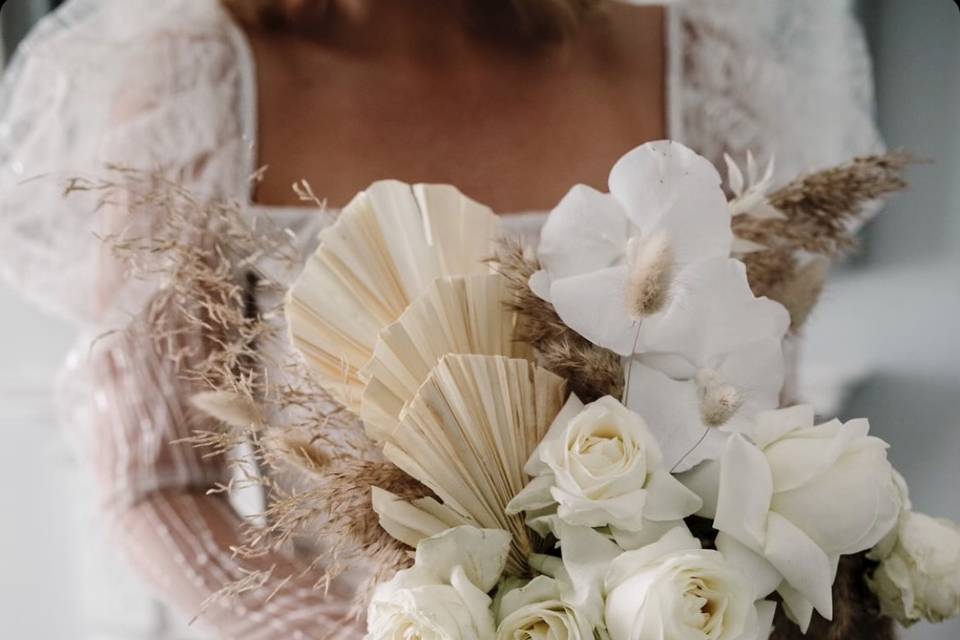 Modern brides bouquet