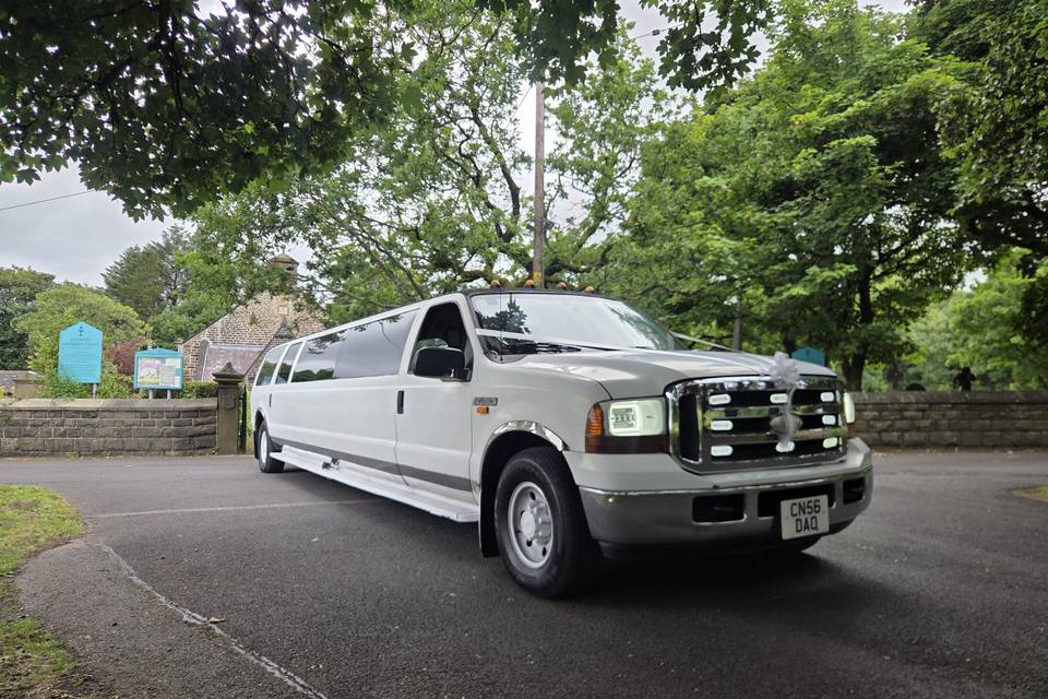 16 seats ford Hummer style