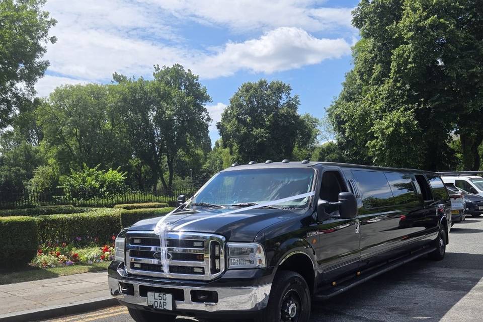 13 seats hummer style