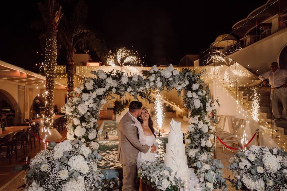 The wedding cake cutting