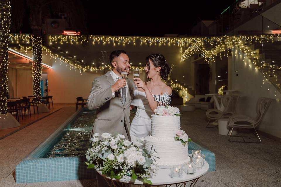 The wedding cake cutting