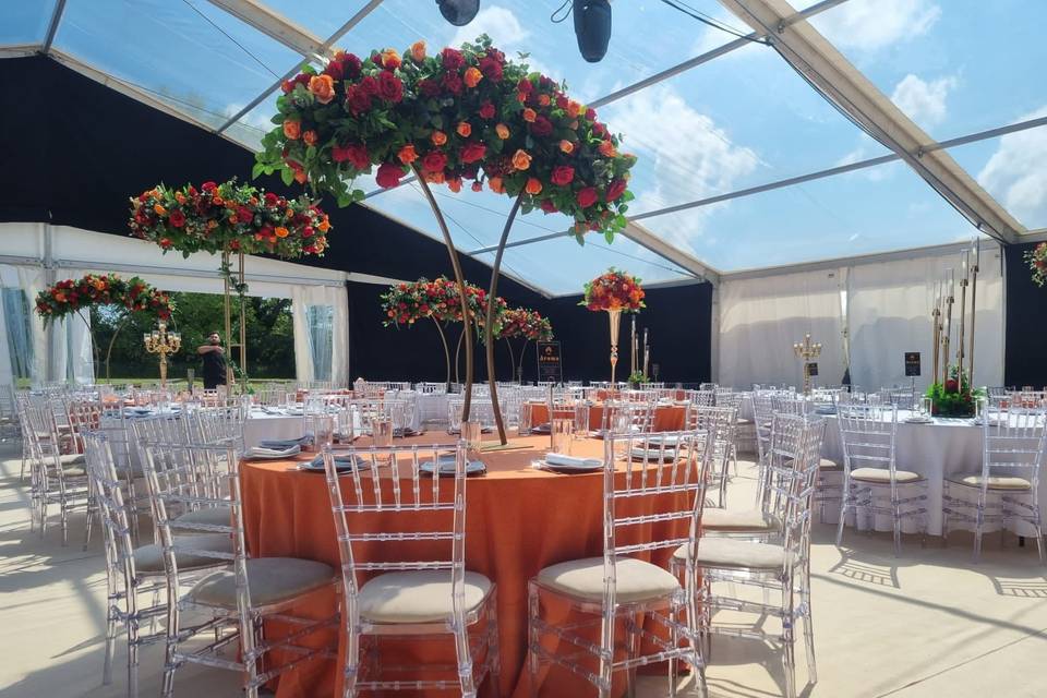 Overhanging Displays