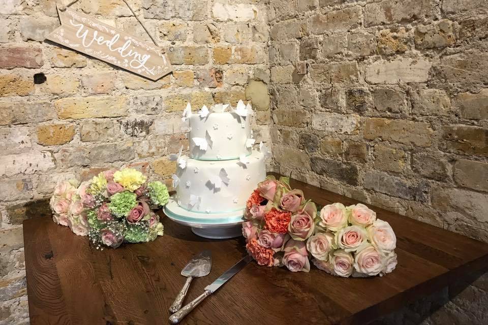 Pretty Cakes of London in South West London - Wedding Cakes | hitched.co.uk