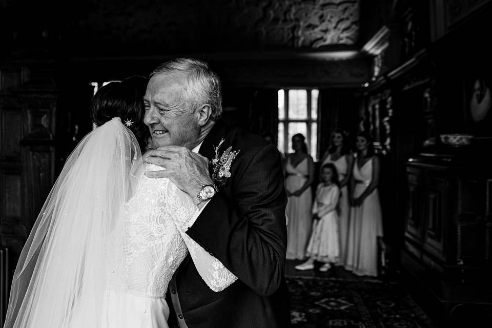 Bride seeing her father