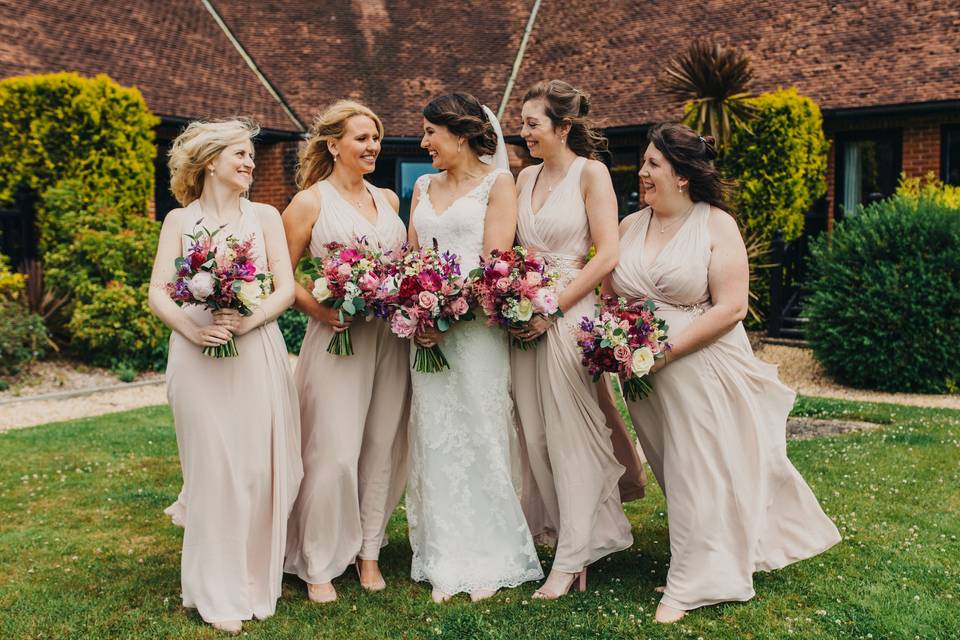 Bride and her bridesmaids - Peppermint Love Photography