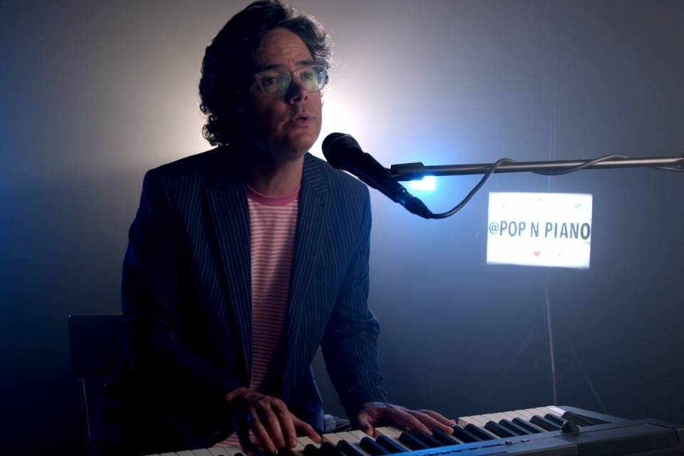 Pop n Piano - playing live