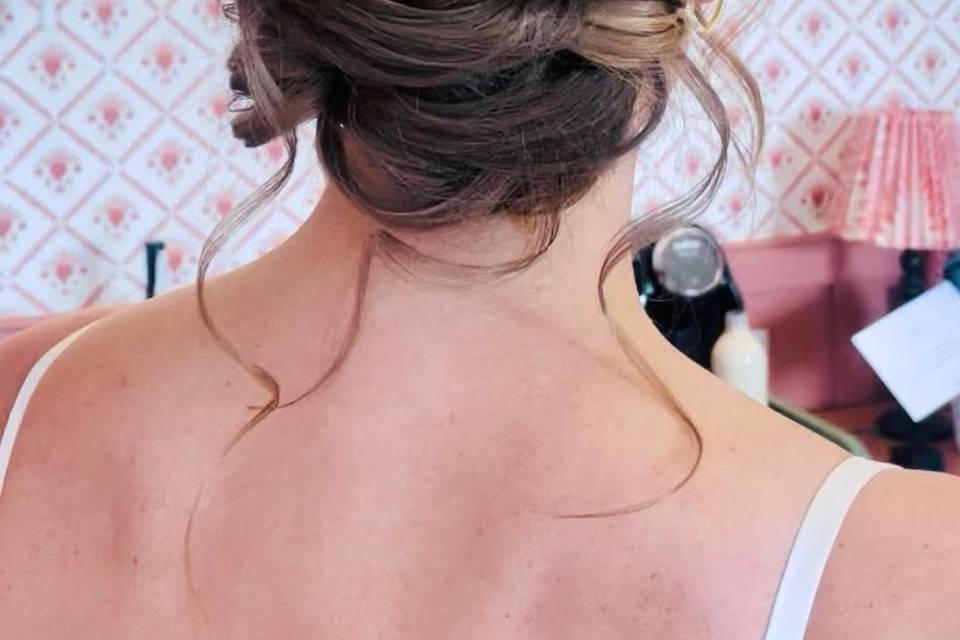 Soft twist hair up
