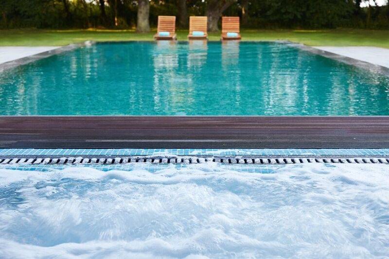 Relaxing pool